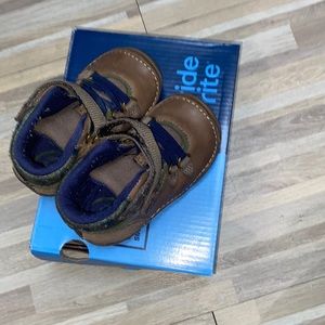 Stride rite sneakers size 5W